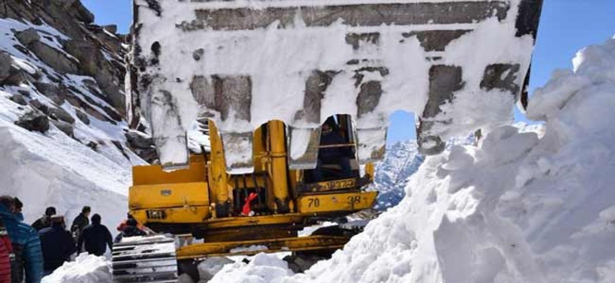 Snow-clearing work on Manali-Leh road begins