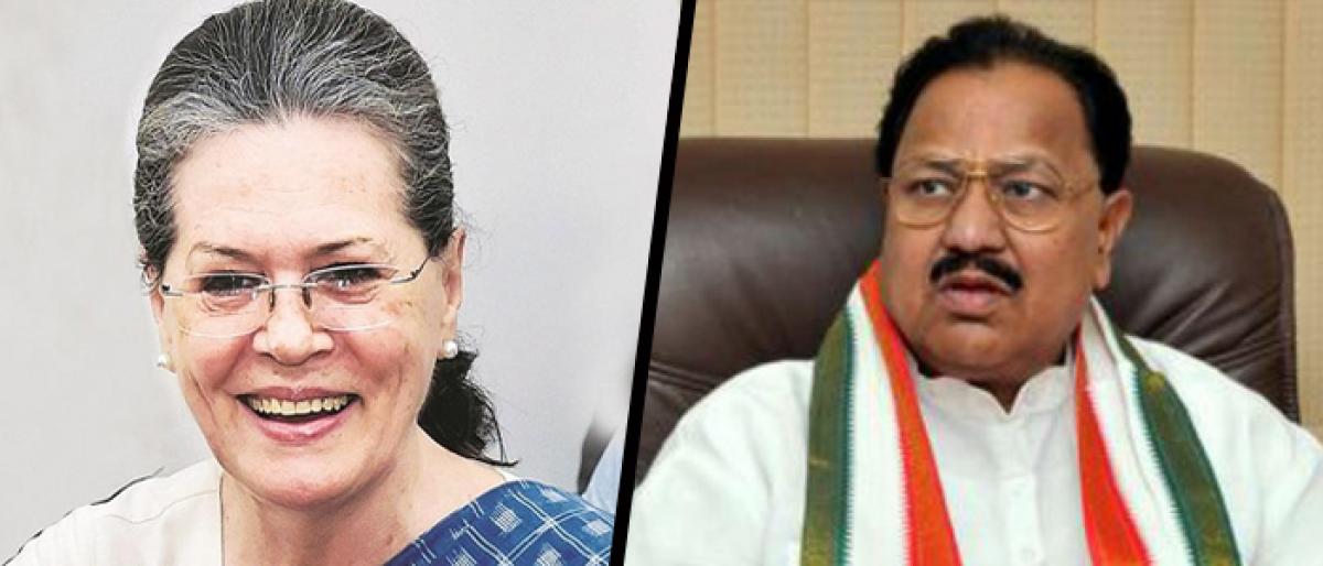 D Srinivas meets Sonia Gandhi, discusses political developments in Telangana