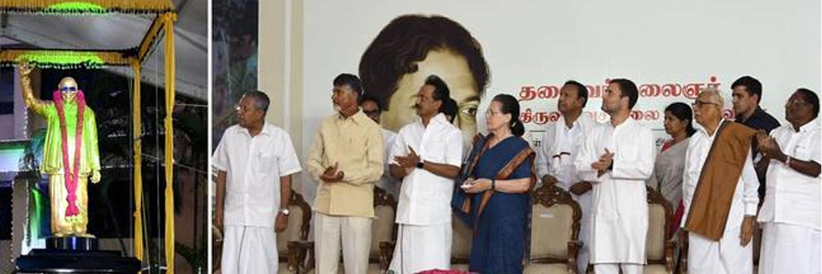 Sonia unveils Karunanidhi’s statue