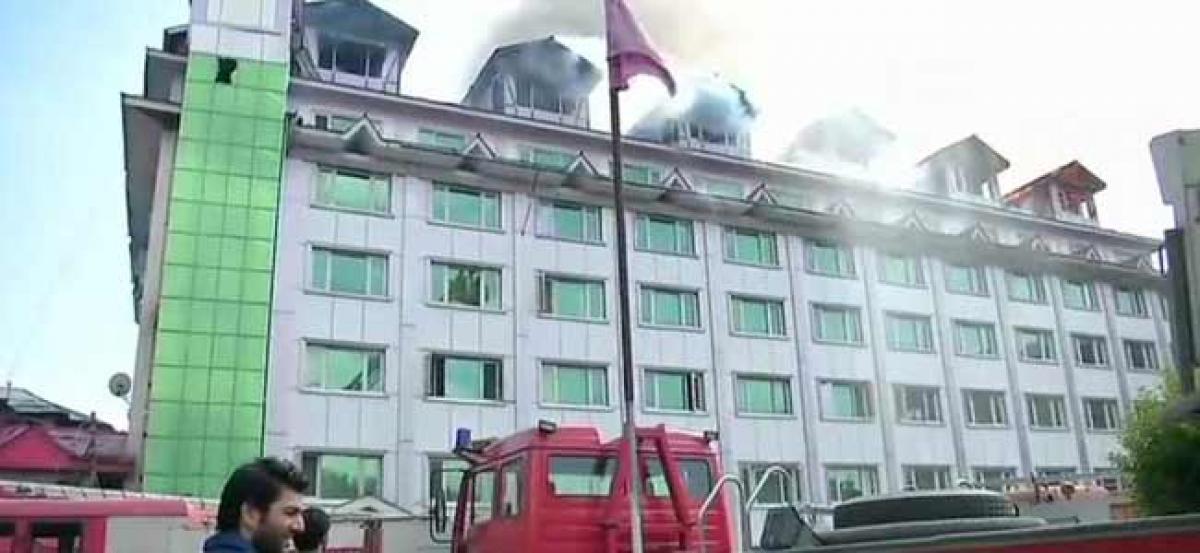 Massive fire breaks out on sixth floor of hotel in Srinagar, none injured