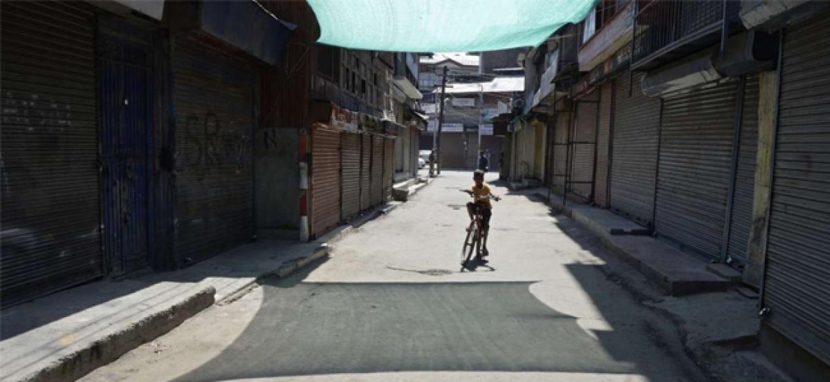 Jammu and Kashmir: Strike protesting death of Shujaat Bukhari throws life off gear