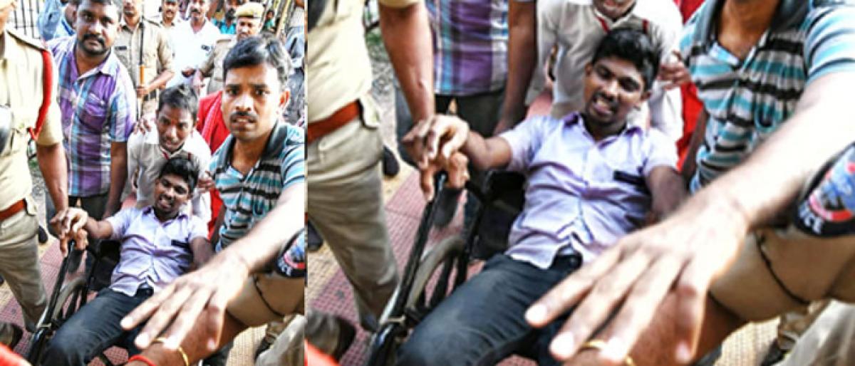 Accused In Jagan Attack Case Health Condition Is Stable