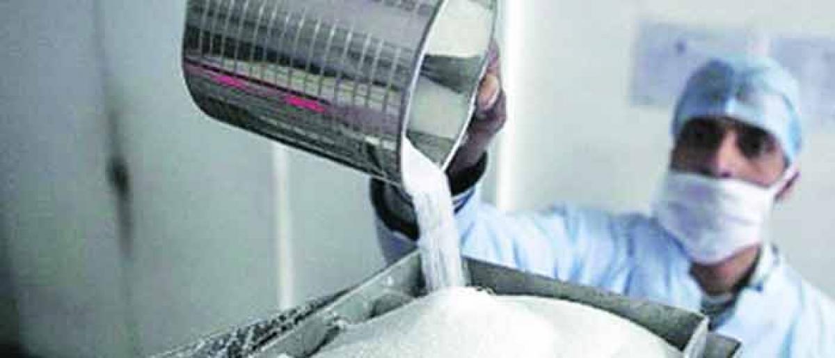 Govt doubles import duty on sugar to 100%, hikes chana to 40%