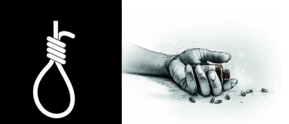 Youth commits suicide in Delhi