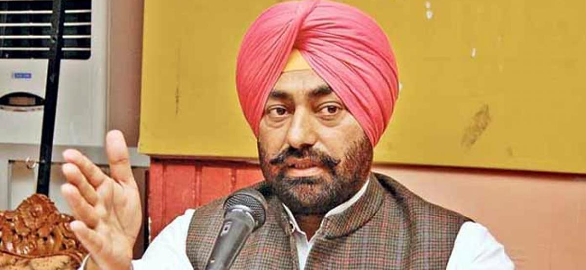 AAP objects to Punjabs Rs 84 largesse to ex-CM