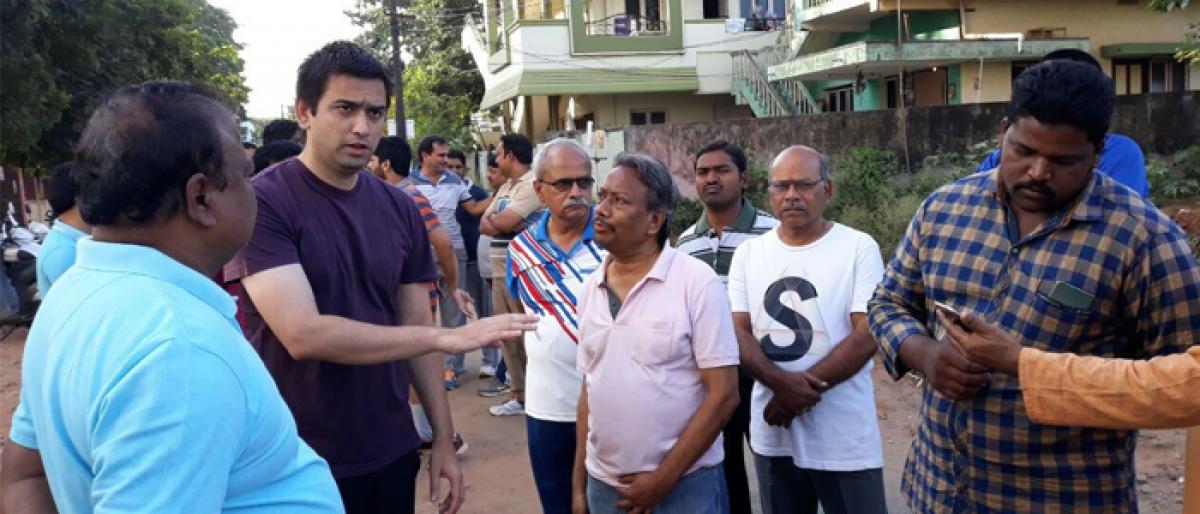 Civic chief Sumit Kumar inspects 9th division