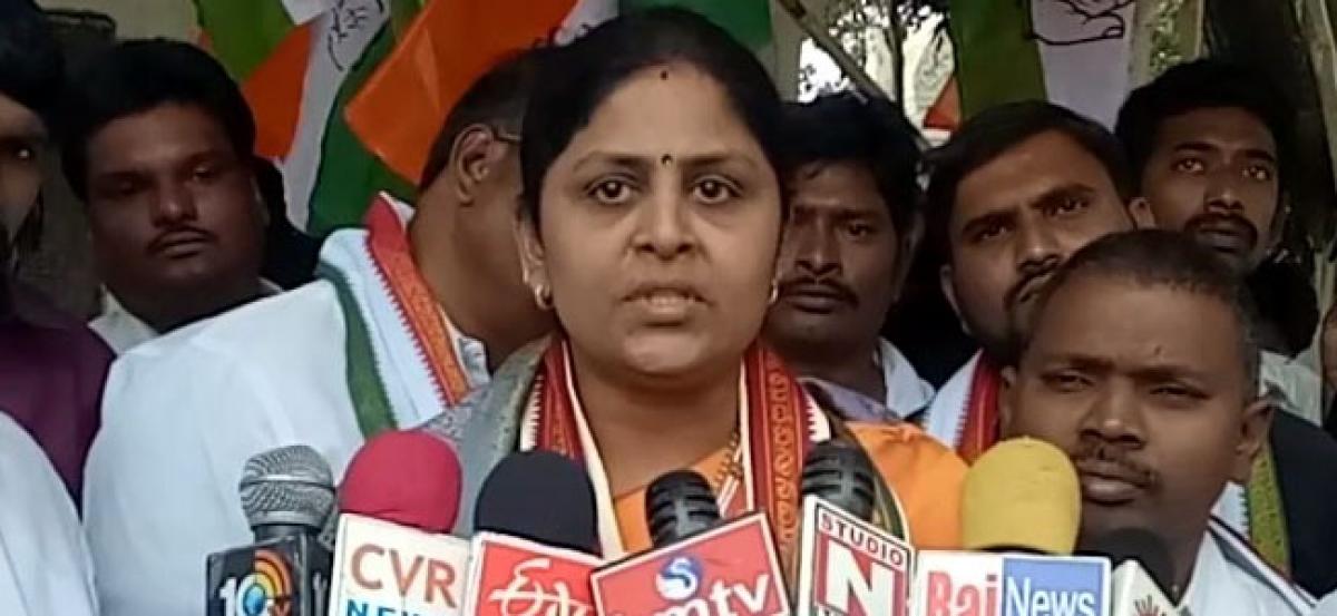 Cheating case against AP Mahila Congress president