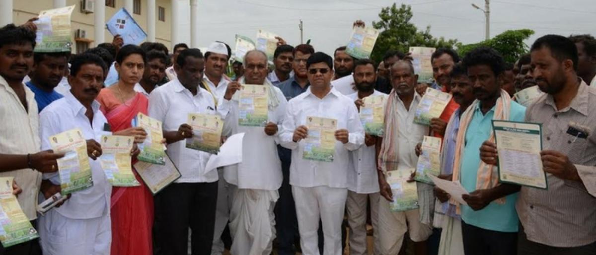 Fasal Bheema Yojana vehicle flagged off in Suryapet