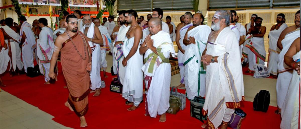 Follow Sanathana dharma, says Sringeri seer