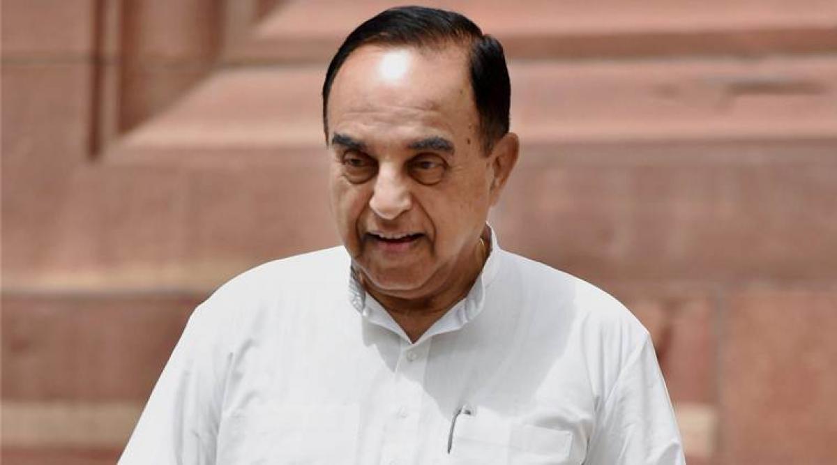 Hes talking like traitor: Swamy on Chidambarams J&K comment
