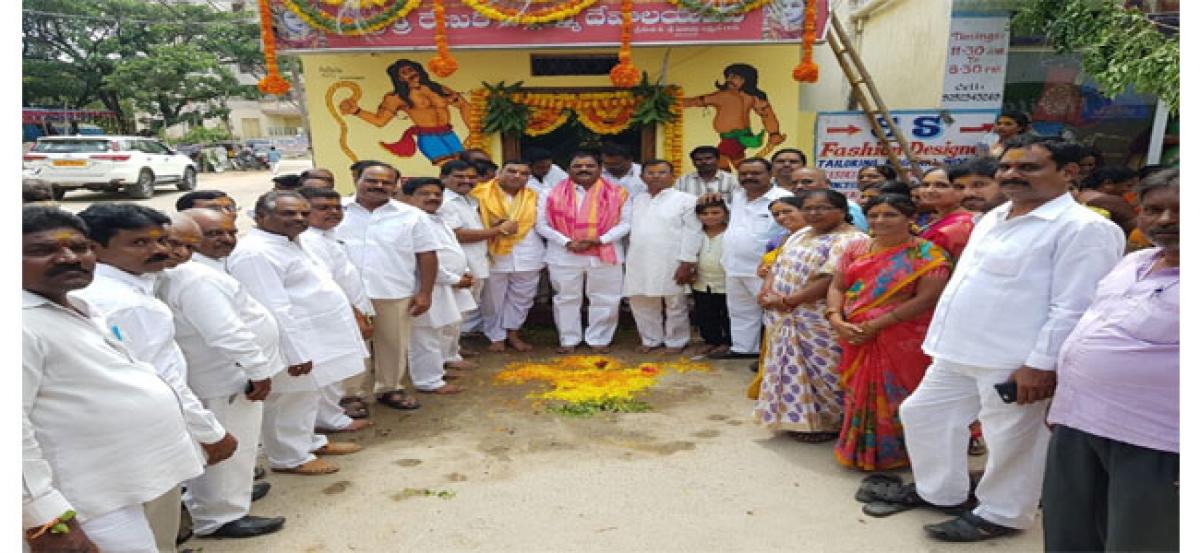 Ragam Nagendar Yadav participates in Bonalu celebrations