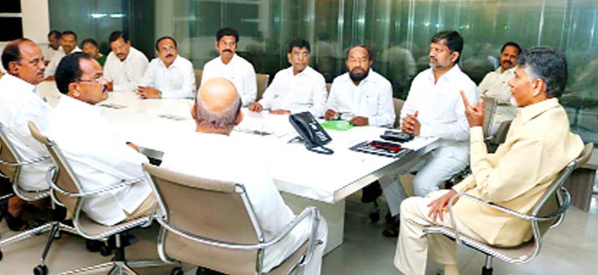 Naidu rules out poll truck with Cong, TRS