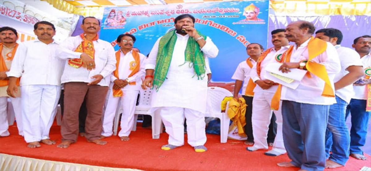 Kuna pays tributes to Lord Basaveshwara