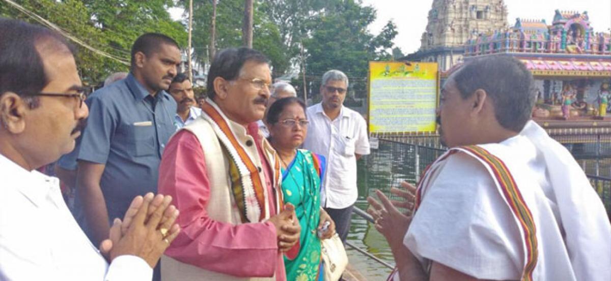 Shripad Naik visits Padagaya Temple