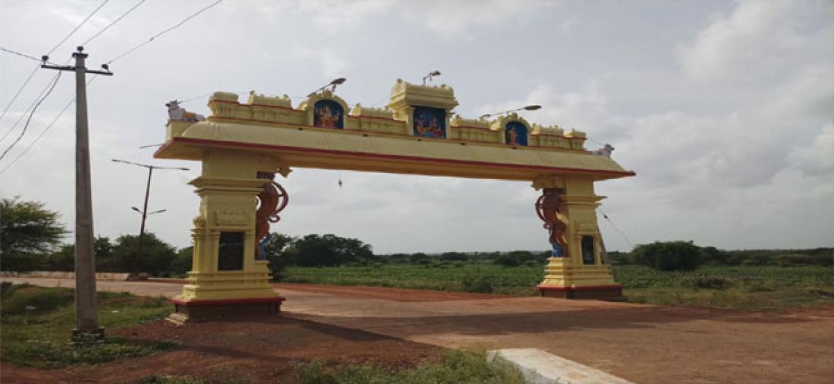 MP BB Patil seeks `100 cr for development of Sangameshwar temple