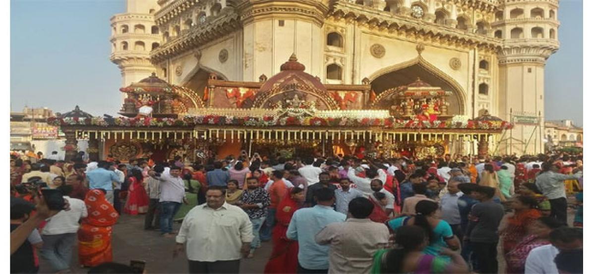 Devotees throng  Bhagyalaxmi temple