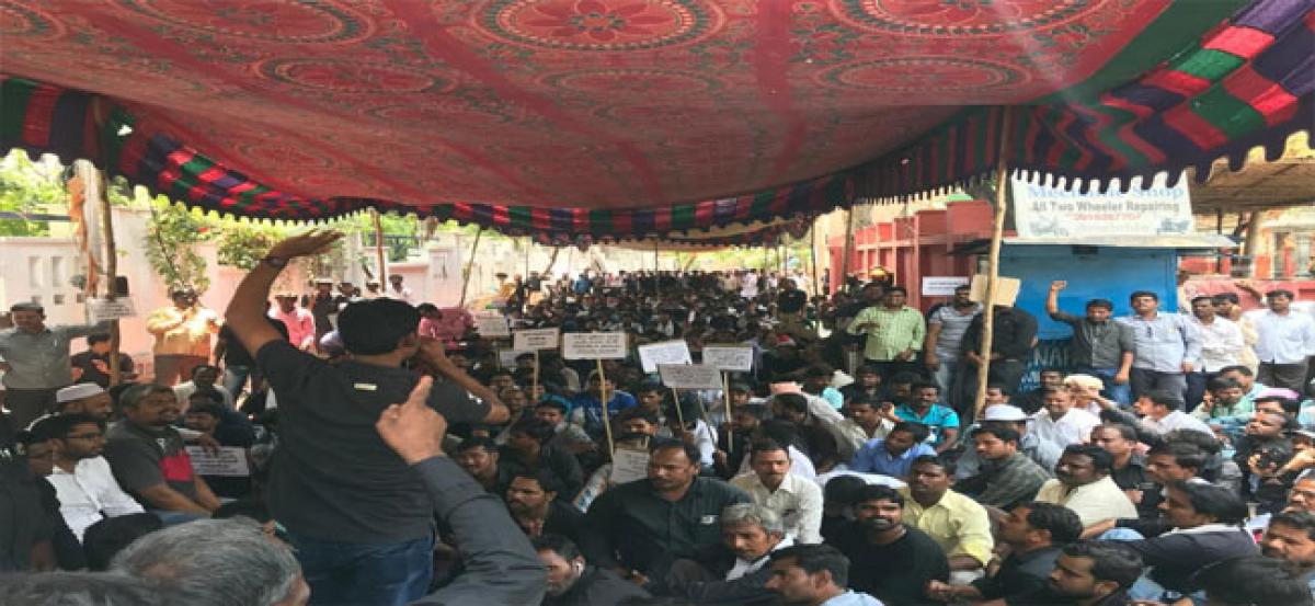 Vidyut contract staff  threaten to go on indefinite strike