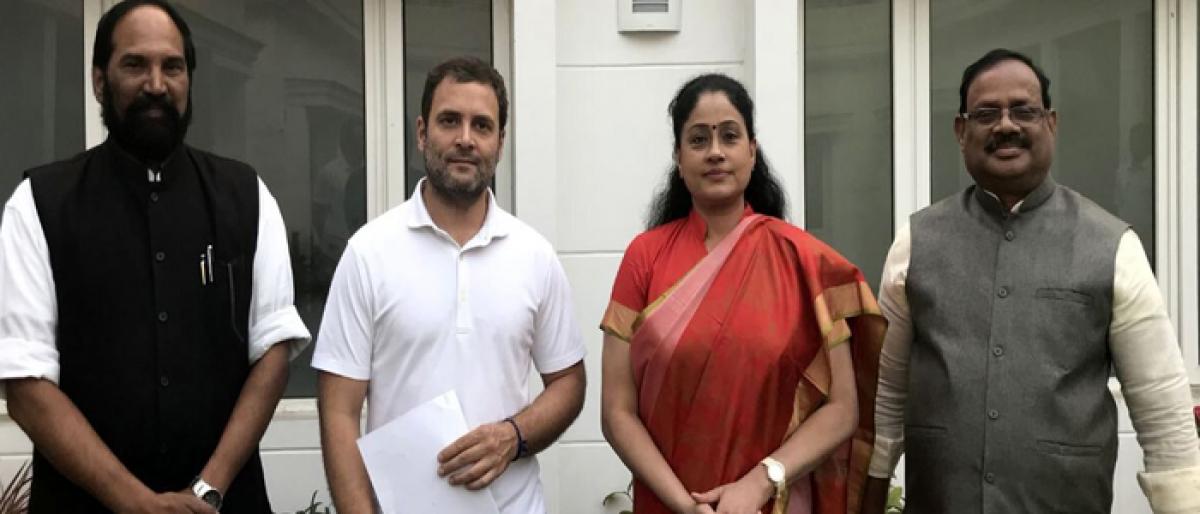 Congress to use Vijayashanti charm against TRS