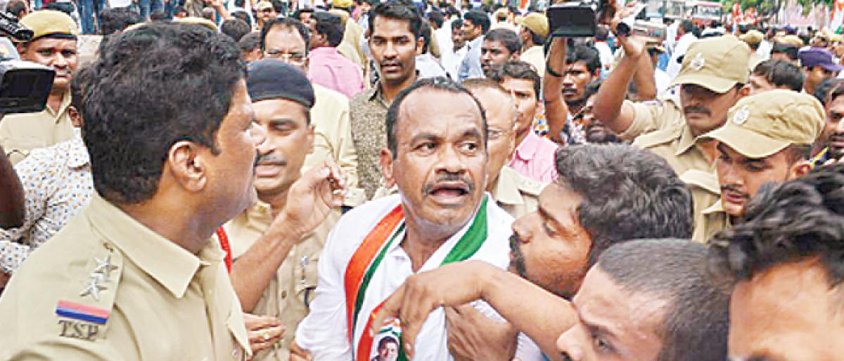 Cops foil Youth Congress bid to march to Pragathi Bhavan