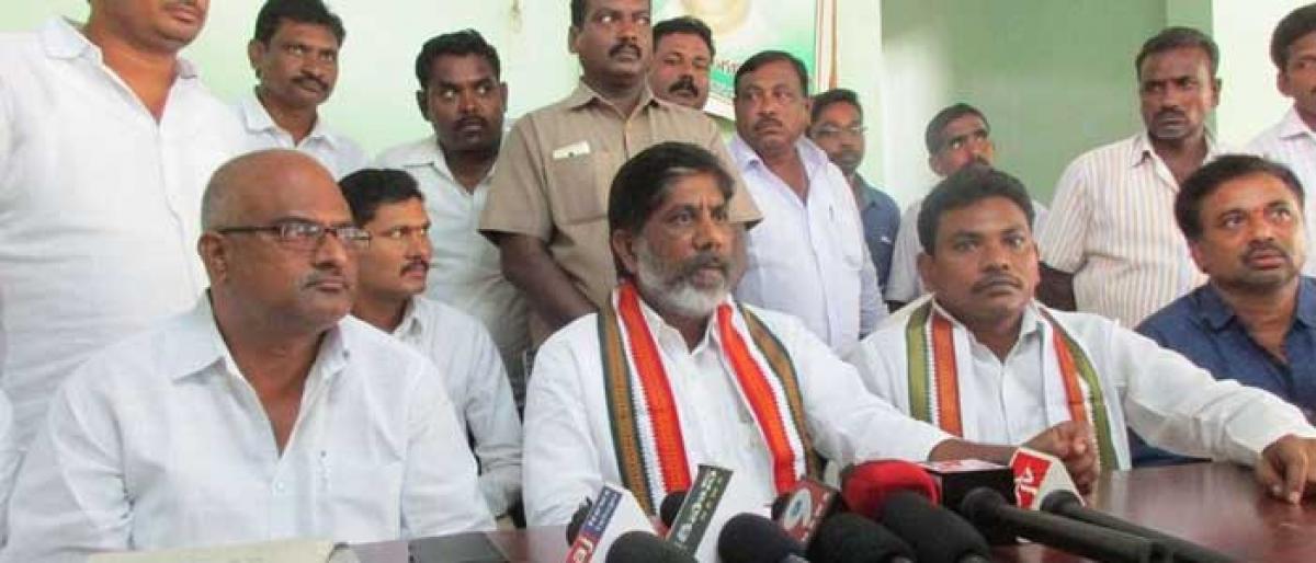SCCL polls: Cong mocks at TRS roping in Ministers for campaign