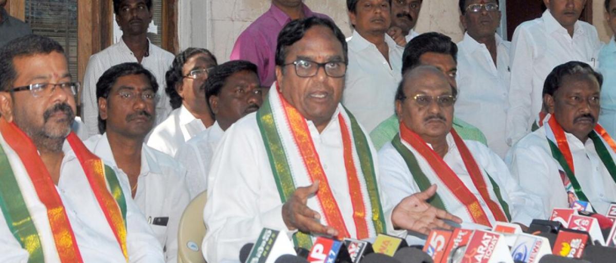 KCR delayed HMR launch: Congress