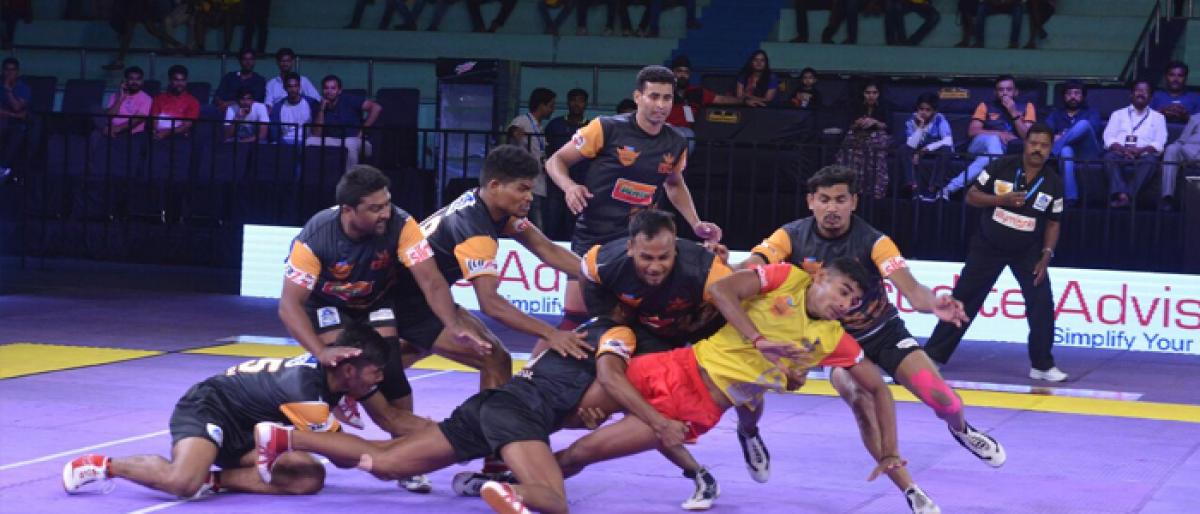 Warangal Warriors, Palamur Panthers win with ease