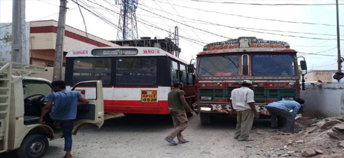 Sudhanagar roads leading to traffic congestion