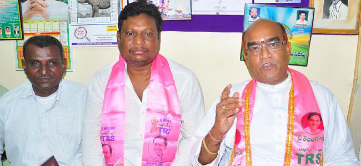 TRS leader hails party’s manifesto