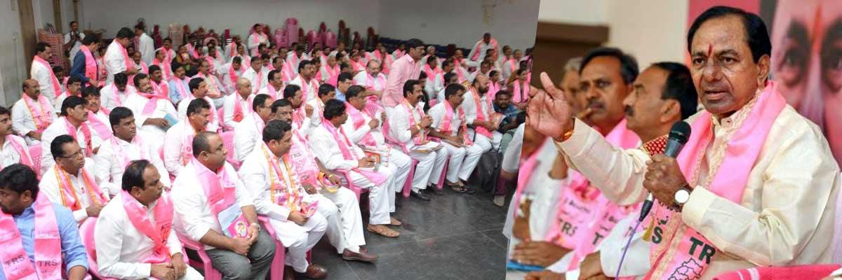 TRS eyeing on Panchayat elections, holds meeting with party leaders at Telangana Bhavan