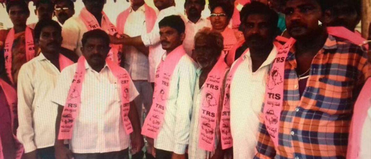 Leaders, workers of Opposition parties join TRS