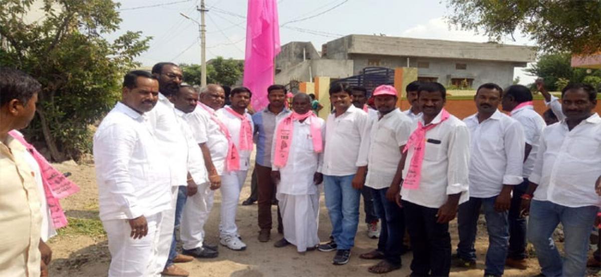 TRS campaigns in Manoharabad mandal