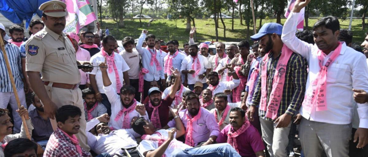 Supporters of Manne stage dharna outside TRS Bhavan