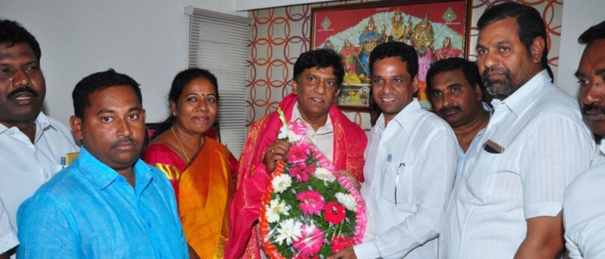 TRS MP Vinod Kumar felicitated for his contribution