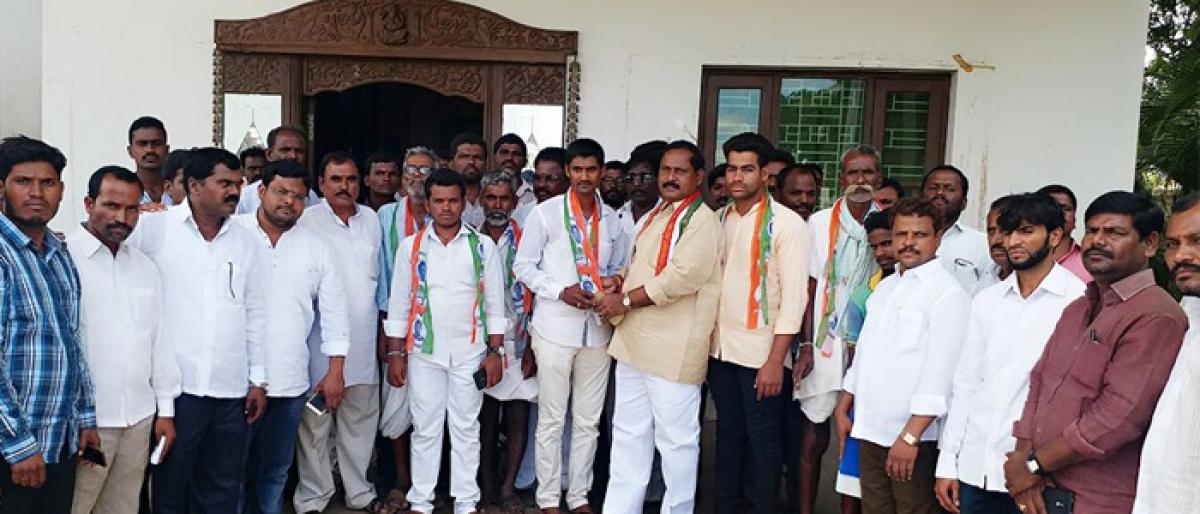 Several TRS leaders quit to join Congress