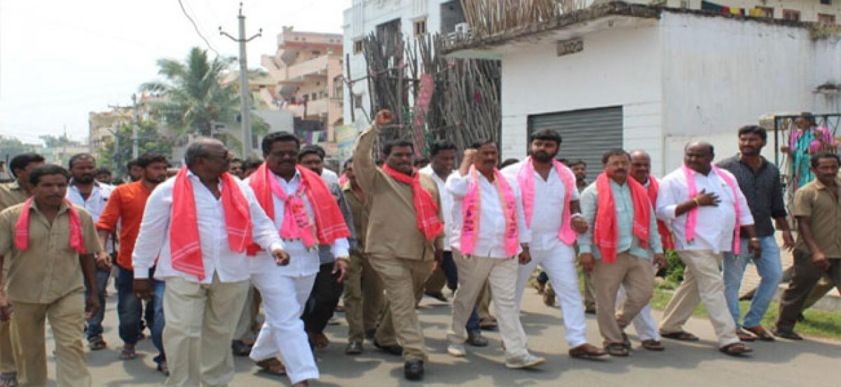 Bethi Subhash Reddy participates in Hamali Sangham rally