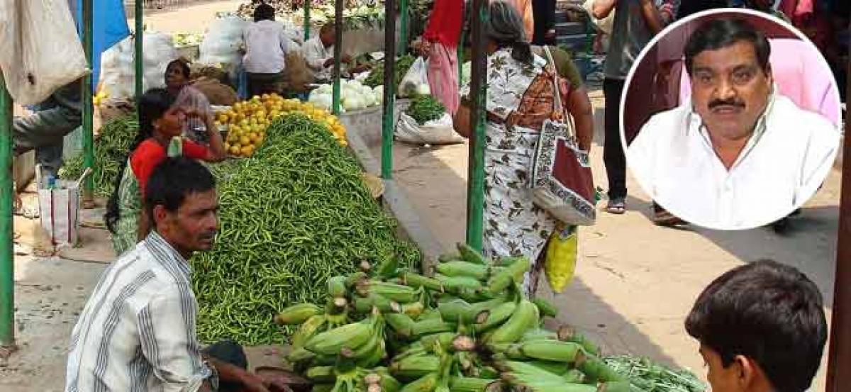 TS Govt to run special buses to Rythu Bazaars for farmers