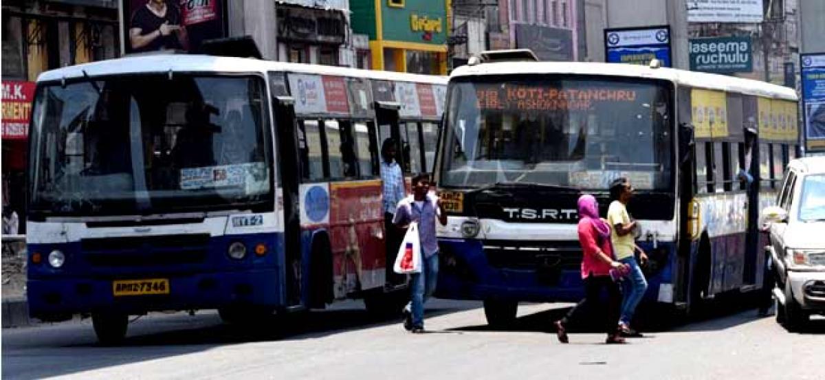 TSRTC to operate 50 buses at Metro stations