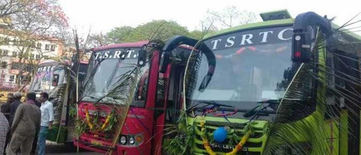 TSRTC rakes in 113-cr revenue