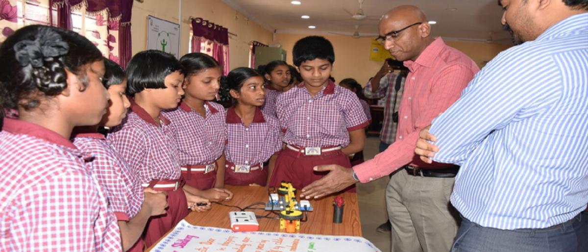TSWREIS brings robots into classrooms