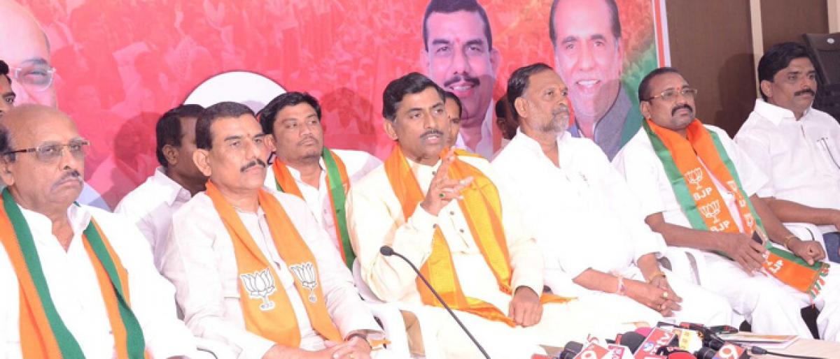 BJP will emerge an alternative to TRS: Muralidhar Rao