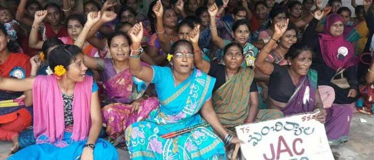 SSA staff stages novel protest in Mancherial