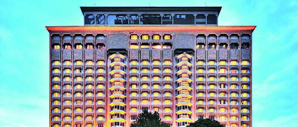 NRI businessman dies after falling off from hotel Taj Mansinghs terrace in delhi