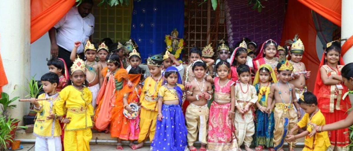 Students of Vivekananda School take part in Krishnashtami celebration in Tanuku