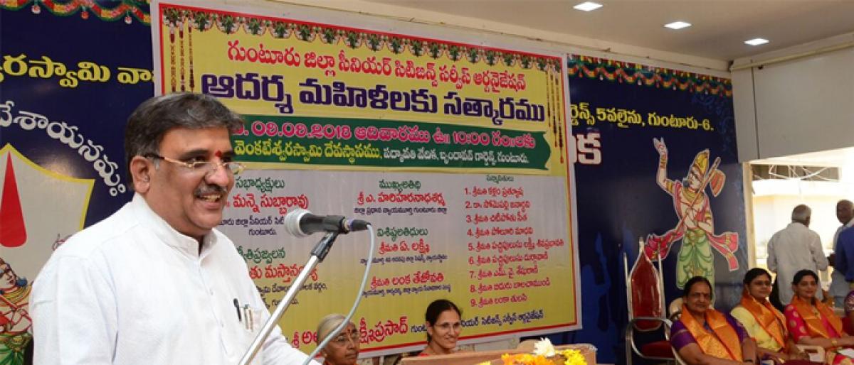 Best Teacher Nalini honoured in Vijayawada