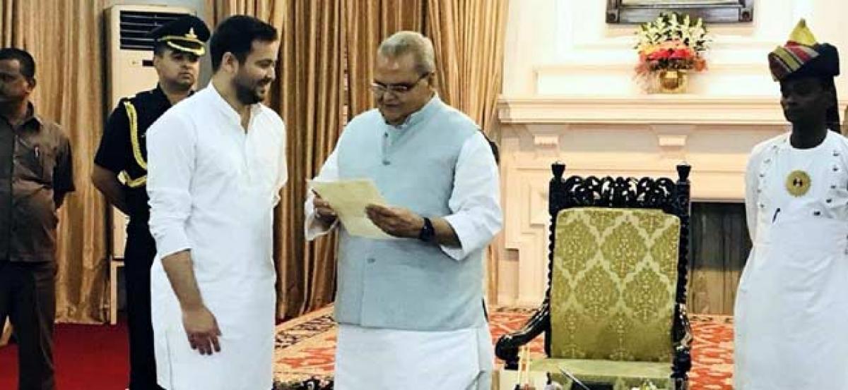 Tejashwi Yadav meets Bihar governor, stakes claim to form govt