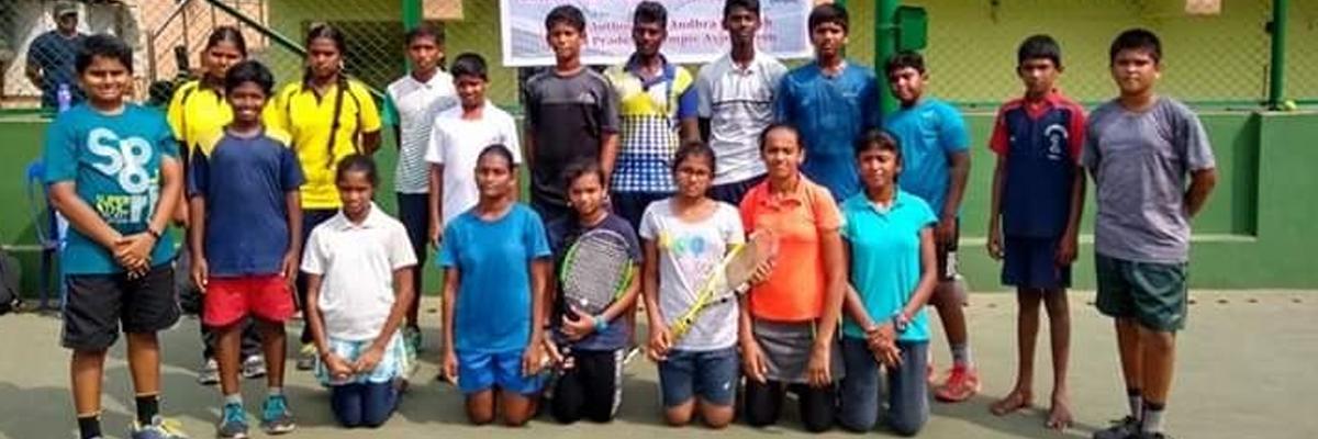 16 selected for soft tennis championship