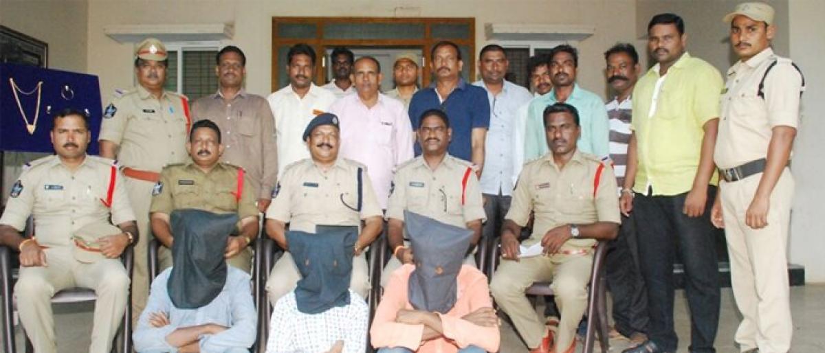 3 held for theft property worth 2.1 lakh recovered in Guntur