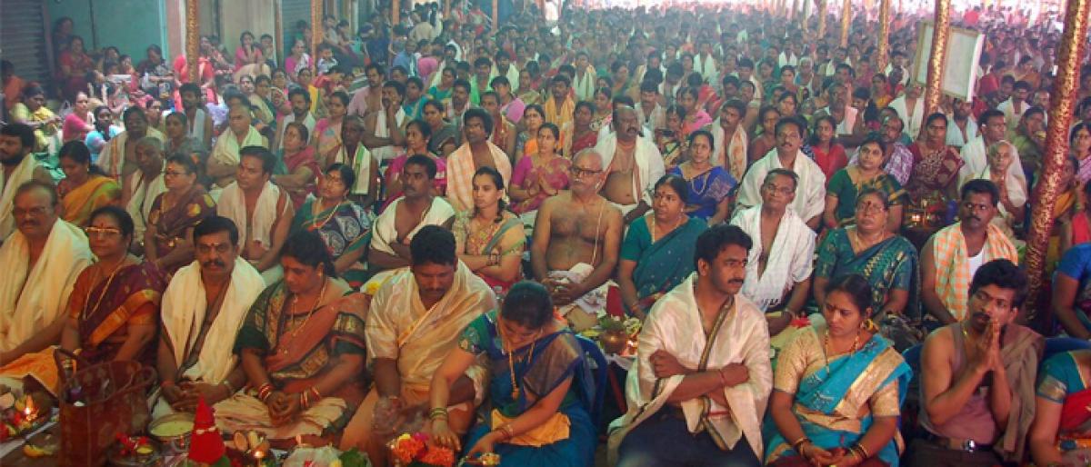 Thousands attend Devi puja in Rajamahendravaram