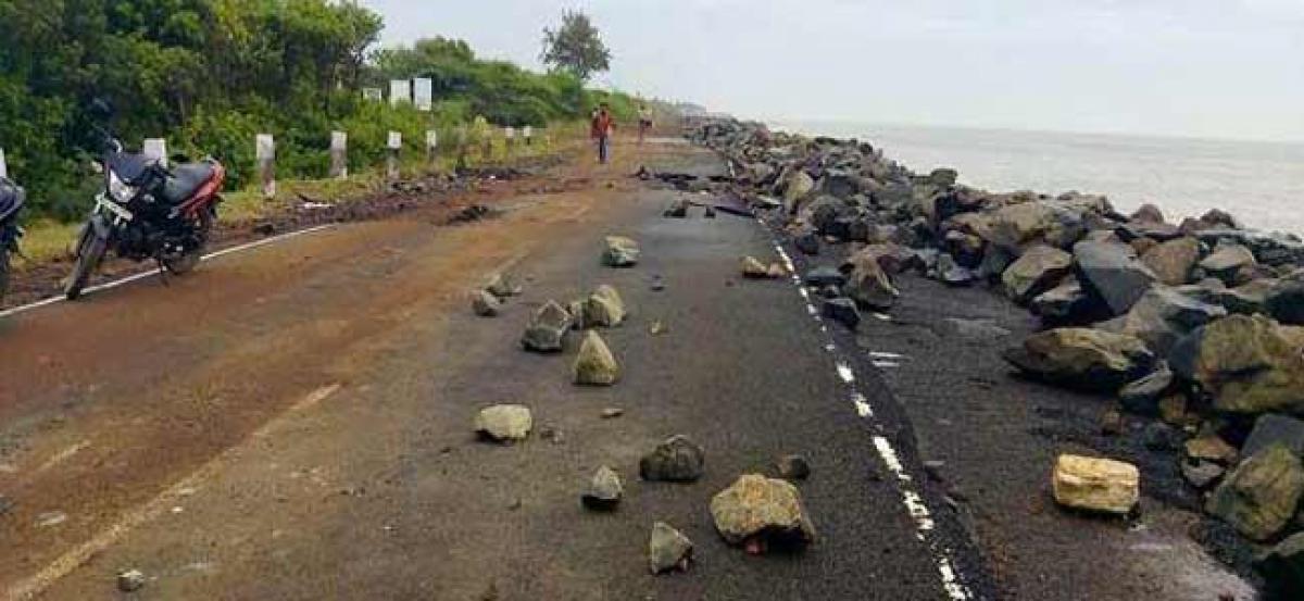 7 fishing boats missed in Titli from Vizag