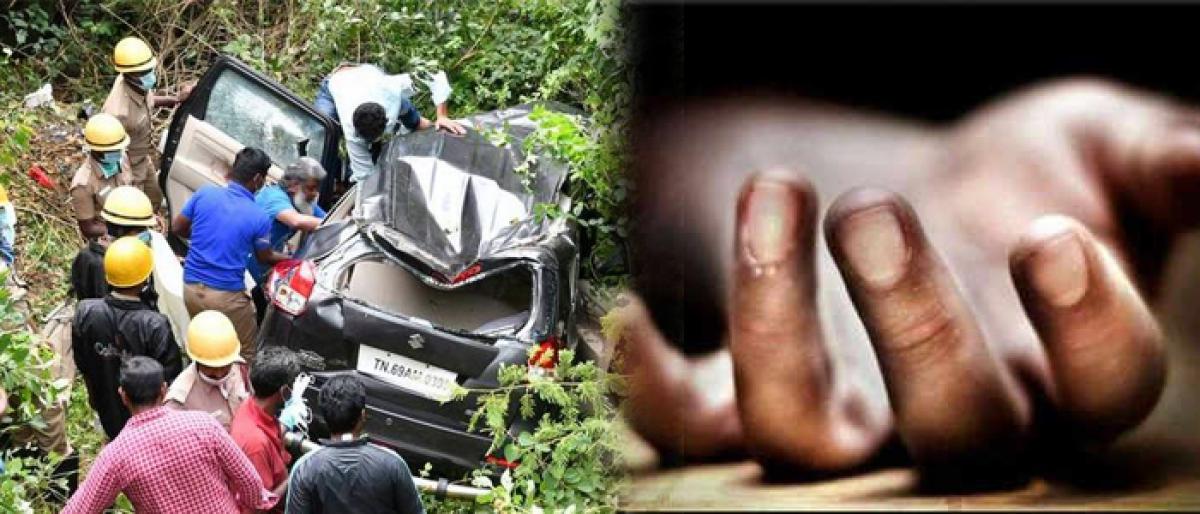 5 tourists killed, 2 injured as car falls into gorge near Ooty
